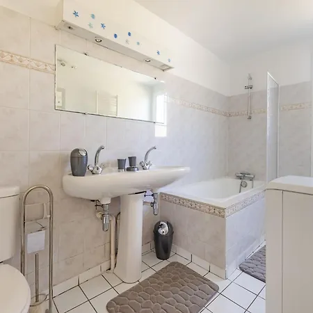 Charming With Orchard Ferienhaus Tamerville