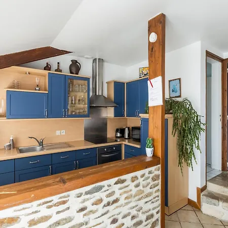 Charming With Orchard Ferienhaus