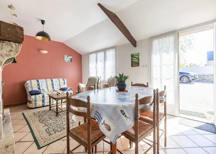 Charming With Orchard Semesterbostad Tamerville