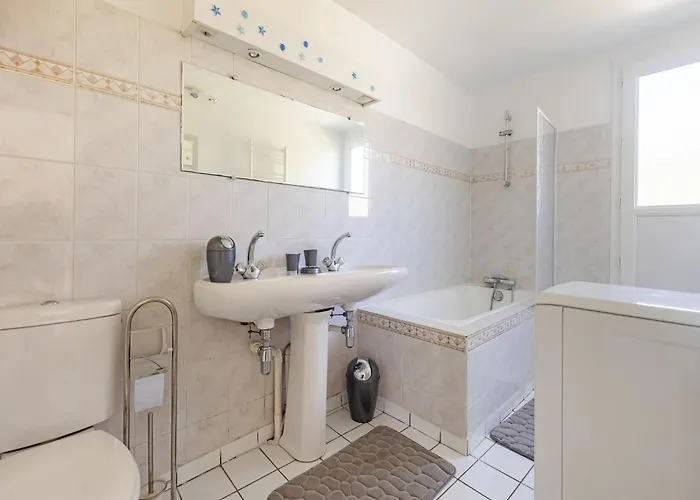 Charming With Orchard Semesterbostad Tamerville